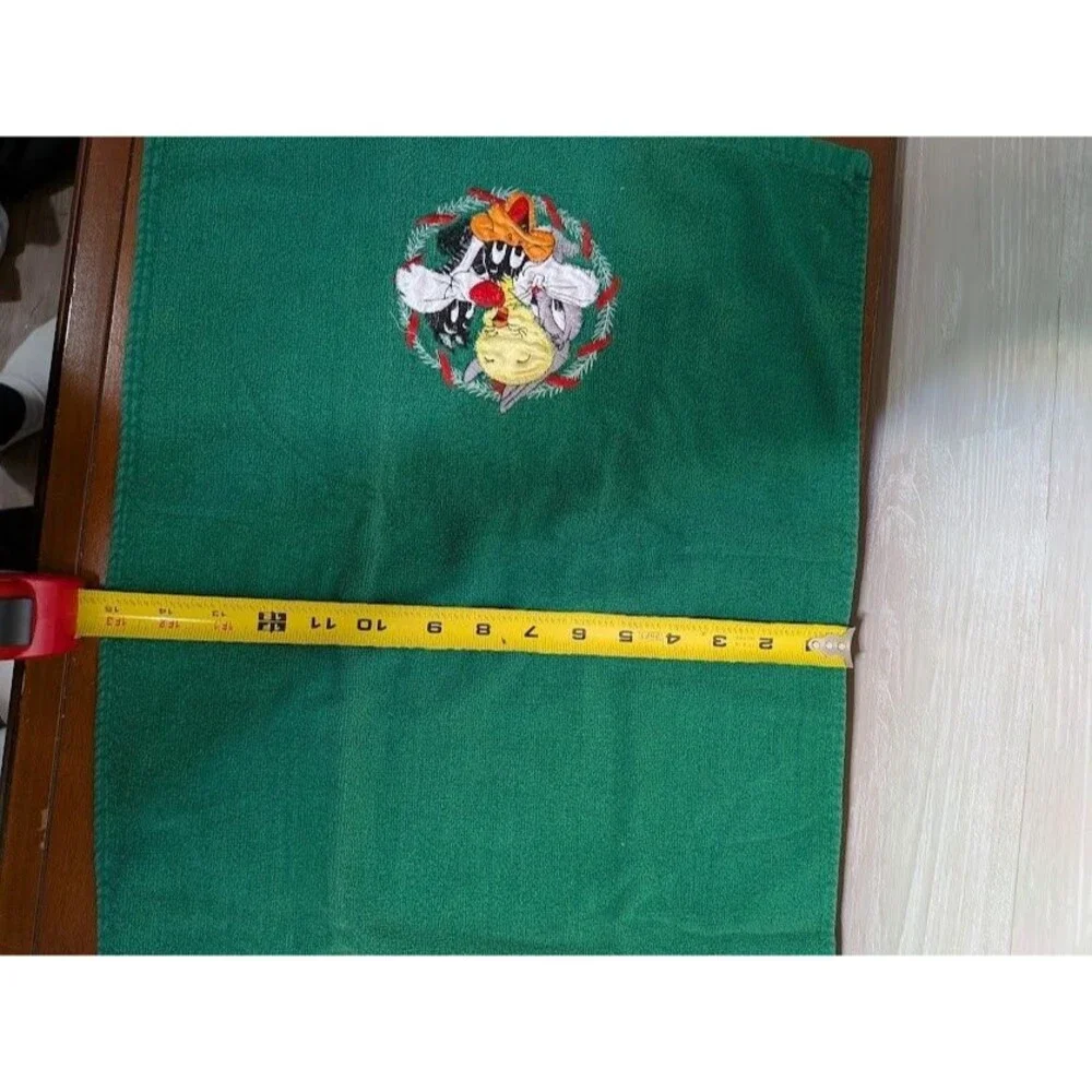 Vintage RARE Looney Tunes Christmas Hand Towel Bugs Bunny Daffy Tweety Sylvester